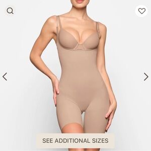 SKIMS NWT Butt enhancing open bust bodysuit